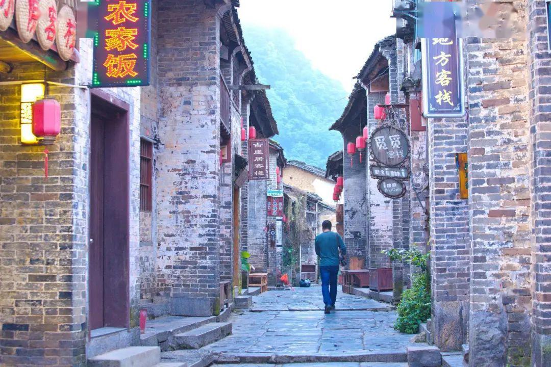 破碎的雕像